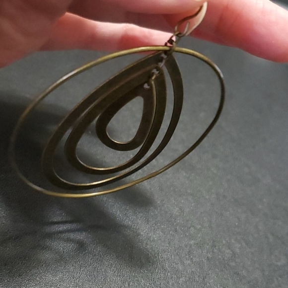 Cache gold tone layered earrings - Picture 9 of 9